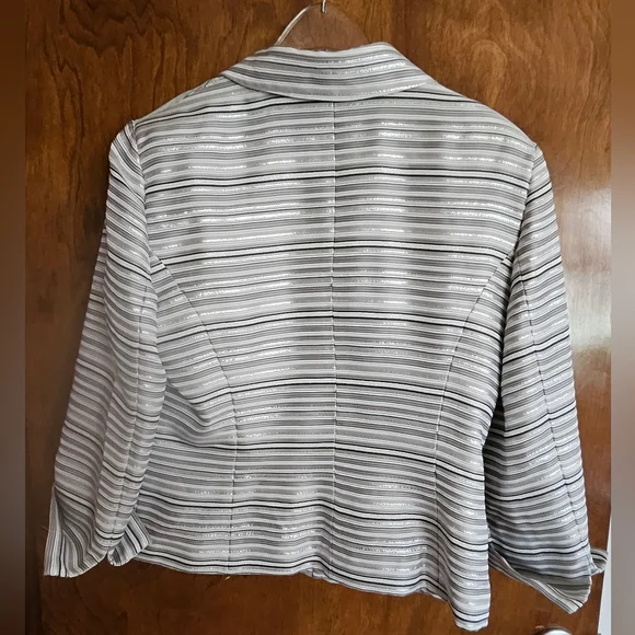 Sandra Darren Gray White Metallic Sheen Stripe Blaze - Picture 2 of 9